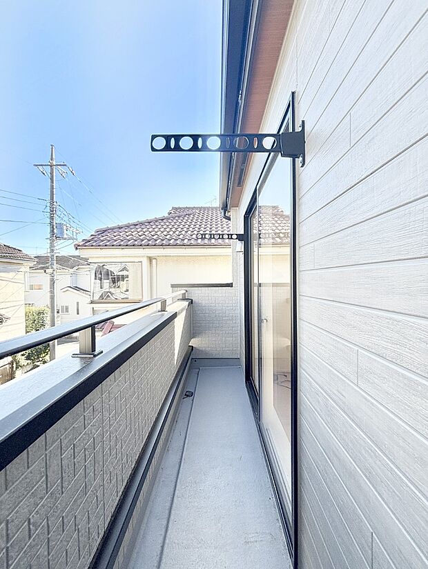 ゆったりバルコニーだから沢山お洗濯ものを干せます。