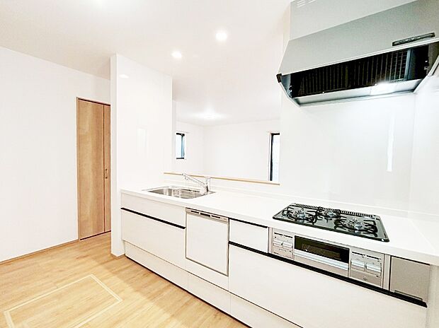 広々とした使い勝手の良いキッチンで日々のお料理も楽しくなりそう