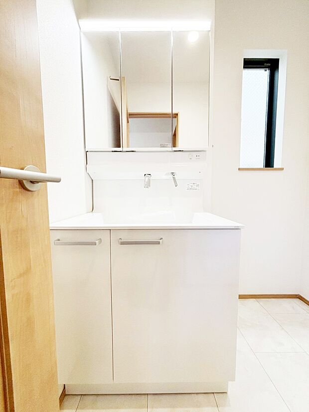 収納力と機能性に優れた洗面化粧台