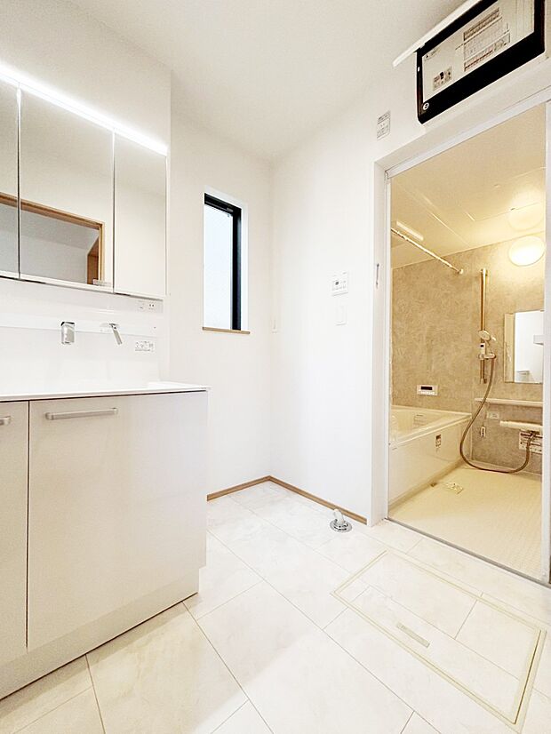 広々とゆとりのあるランドリースペース