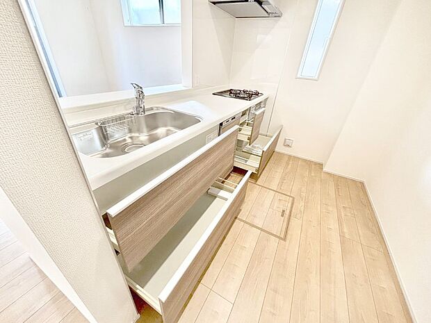 使いやすさを優先したスライド式収納タイプ！