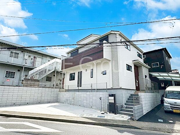 溢れる陽光でご家族の笑顔も輝く