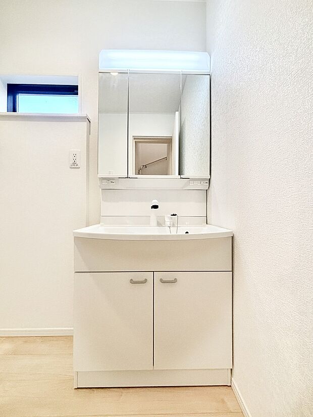 収納力と機能性に優れた洗面化粧台  