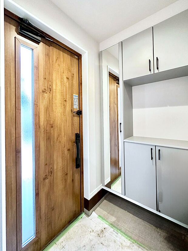 飾り棚を利用して、お越しいただくお客様をおもてなしできます。