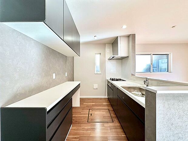 料理をしながらでもご家族との会話を楽しめる対面キッチン