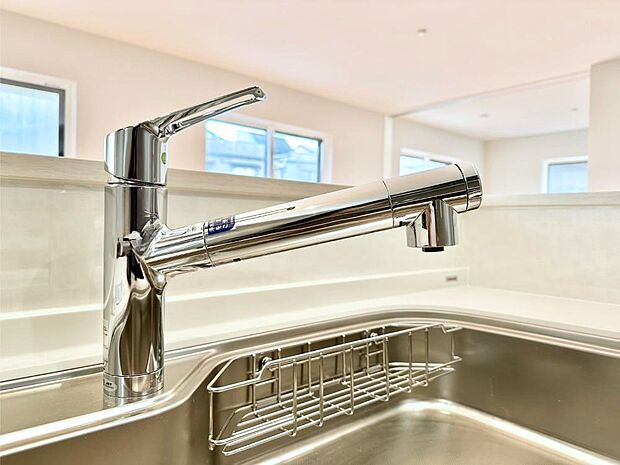 いつでも清潔なおいしいお水を。一つの水栓で水道水と浄水を使い分け。