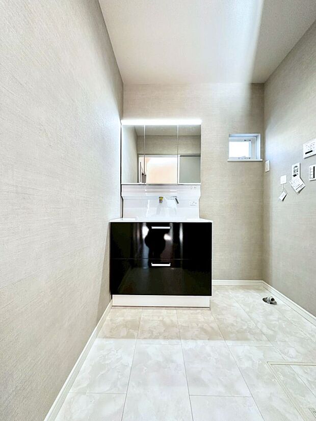 広々とゆとりのあるランドリースペース。  