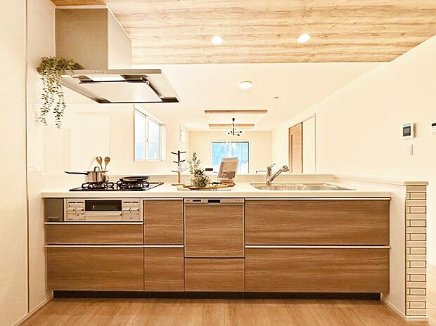 リビングで遊ぶお子様を見守りながらお料理ができる対面キッチン