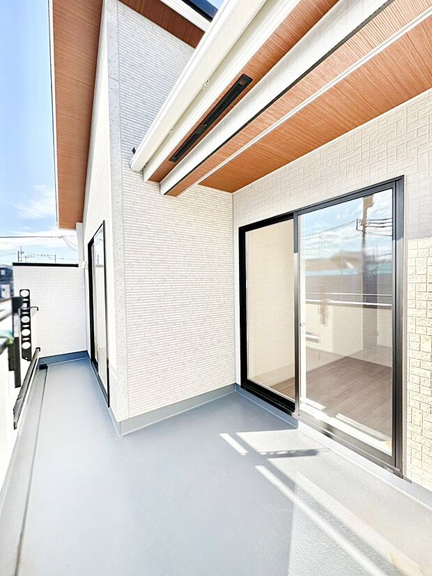 ゆったりバルコニーだから沢山お洗濯ものを干せます。