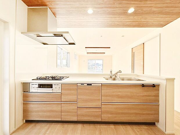 食洗機・浄水器・3口コンロなどデザイン性も機能性も兼ね備えたシステムキッチン！