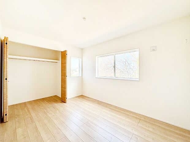 クローゼット付きのお部屋でスッキリとした空間でゆったり寛げます。