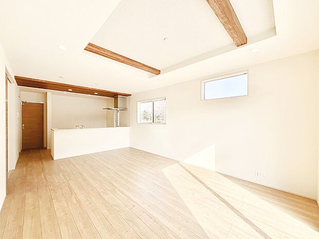 家族の笑顔が自然と生まれてくる、そんな雰囲気のダイニングに仕上がっています。