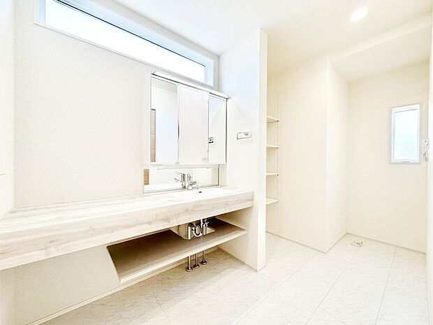 清潔感のある快適空間です。毎日の身支度も気持ち良くお使い頂けます!