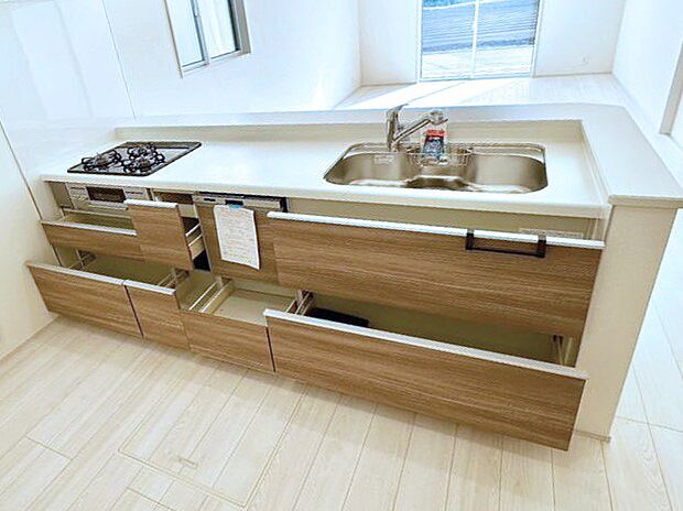 使いやすさを優先したスライド式収納タイプ!