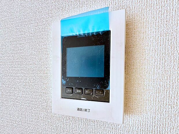 訪問者が一目でわかる安心のTVモニター付きインターホン。