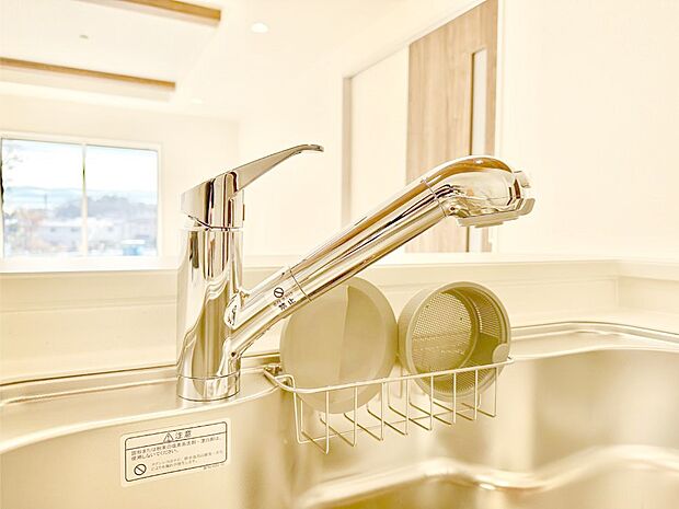 いつでも清潔なおいしいお水を。一つの水栓で水道水と浄水を使い分け。