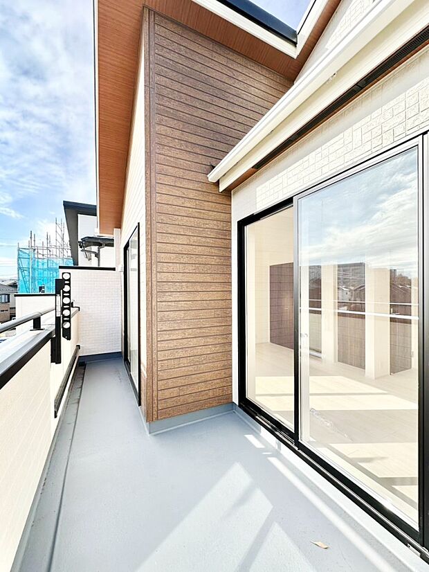 ゆったりバルコニーだから沢山お洗濯ものを干せます。