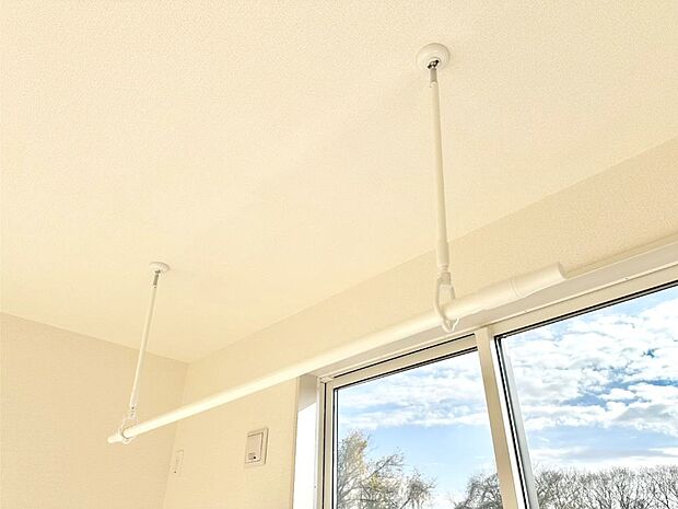 室内物干しポール。梅雨や花粉の時期に大活躍します。