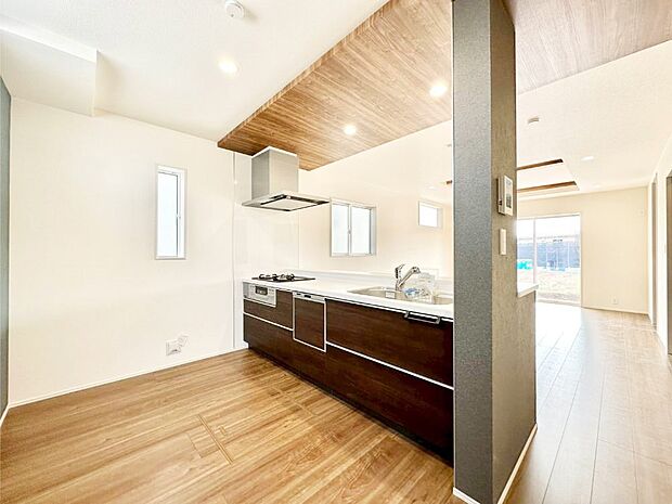 料理をしながらご家族との会話を楽しめる対面カウンターキッチン