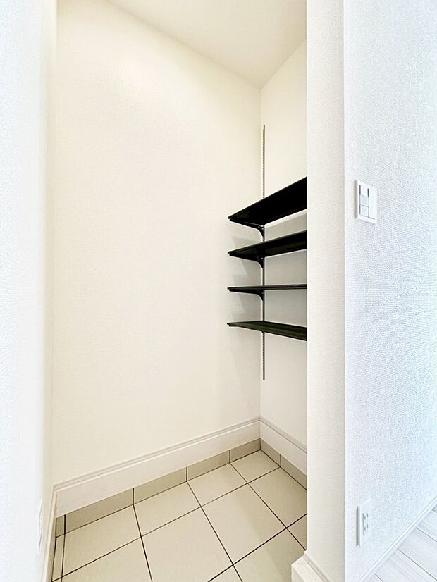 大きなものも片付く土間収納付きで、いつでも玄関はスッキリ