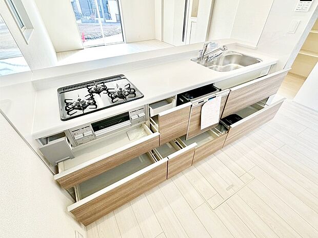 使いやすさを優先したスライド式収納タイプ!