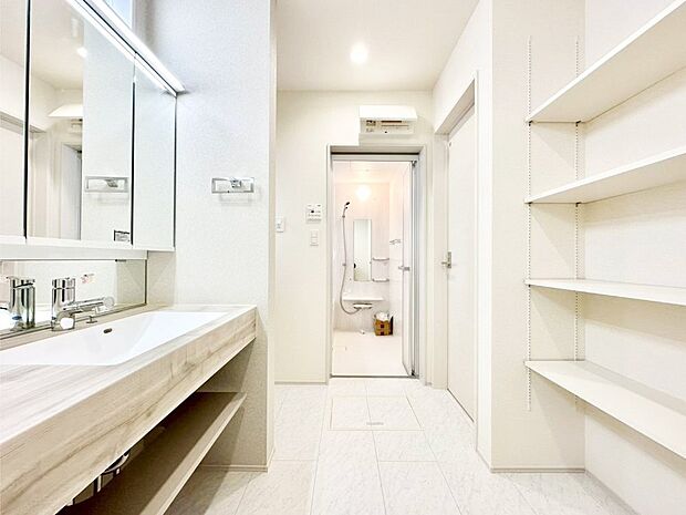 可動棚付きランドリースペース