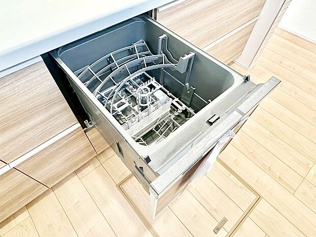 面倒なお片づけは食洗機にお任せ！家事の負担が減って、時間にも気持ちにもゆとりができます。
