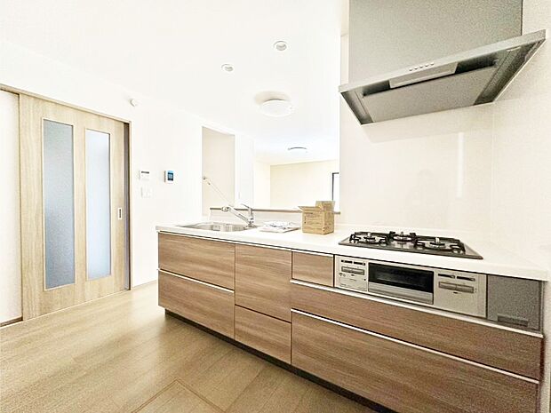 広々とした使い勝手の良いキッチンで日々のお料理も楽しくなりそう