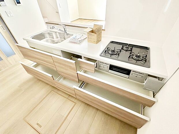 使いやすさを優先したスライド式収納タイプ!