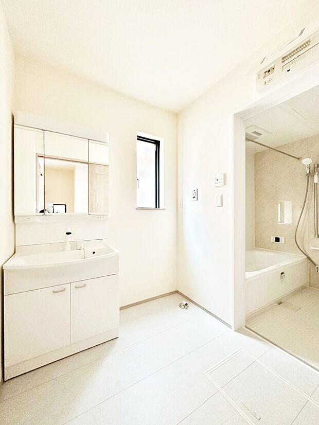 広々とゆとりのあるランドリースペース