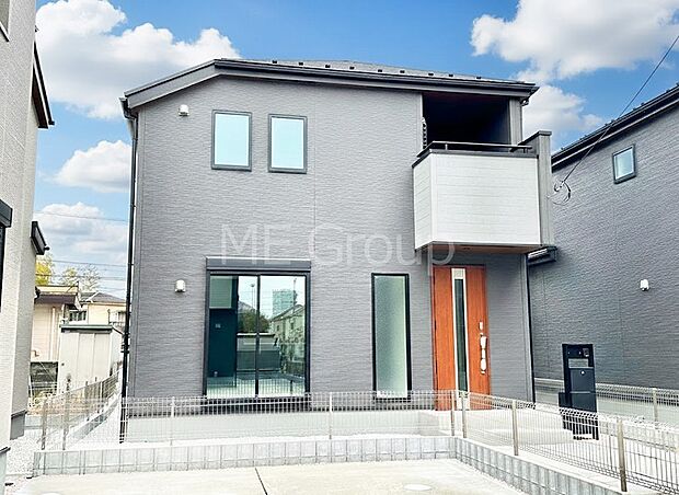 洗練された外観、上質な住空間が広がる室内は永く安心して過ごせる住居です。