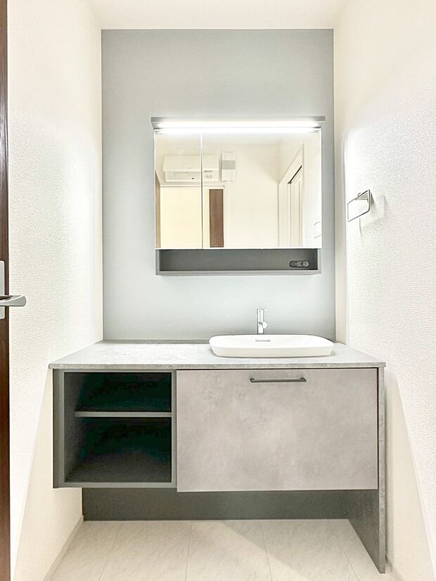 収納力と機能性に優れた洗面化粧台