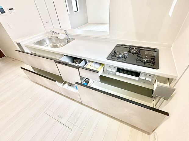 使いやすさを優先したスライド式収納タイプ!