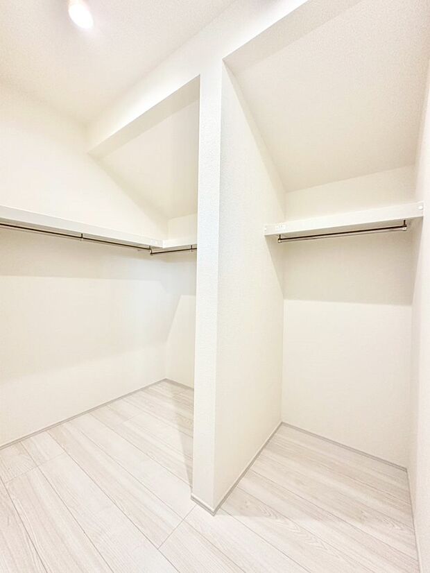 ウォークインクローゼット付きで生活空間を広く利用できます。