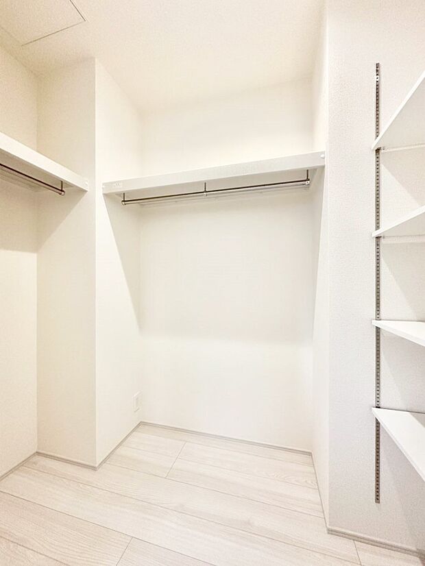 リビングのウォークインクローゼットはファミリークローゼットとして利用できそう