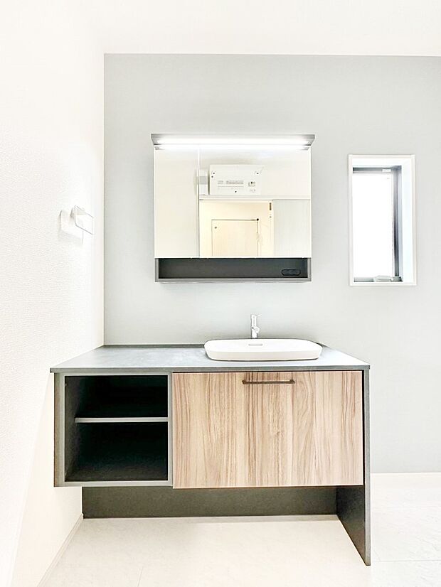 スタイリッシュな洗面化粧台は忙しい朝の身支度に大活躍!