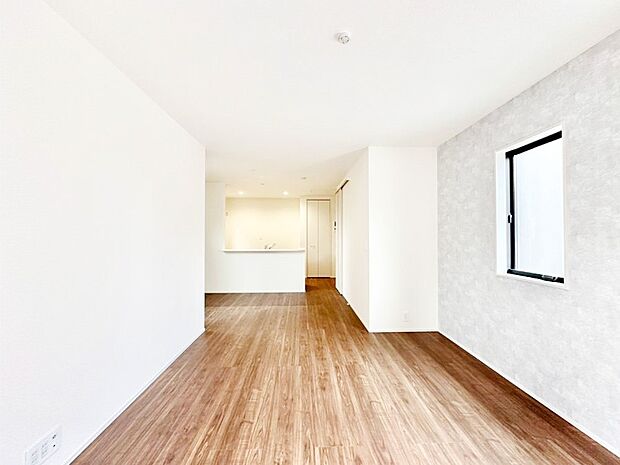 家族の笑顔が自然と生まれてくる、そんな雰囲気のダイニングに仕上がっています。