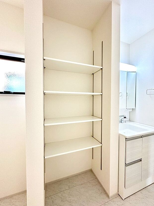便利なリネン庫で、スッキリした使いやすい洗面室に