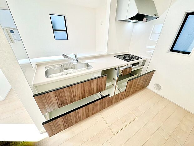 使いやすさを優先したスライド式収納タイプ！