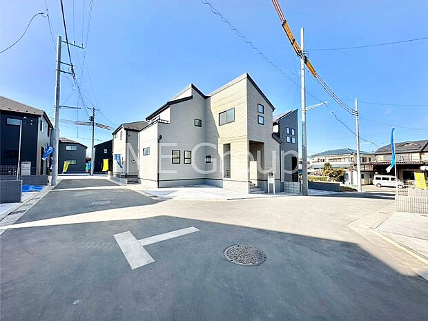 角地なので日当たりも良く、お家が堂々として見えます。