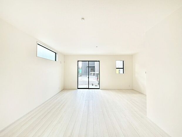 家族団らんの時間も増えそうなくつろぎのリビングダイニング。   