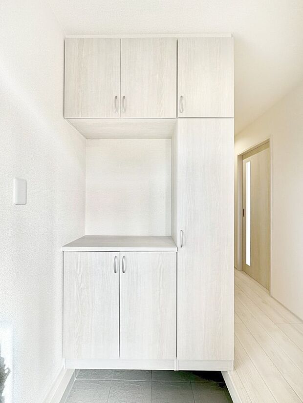 収納力ある下駄箱の活用で玄関廻りはいつでもスッキリ  