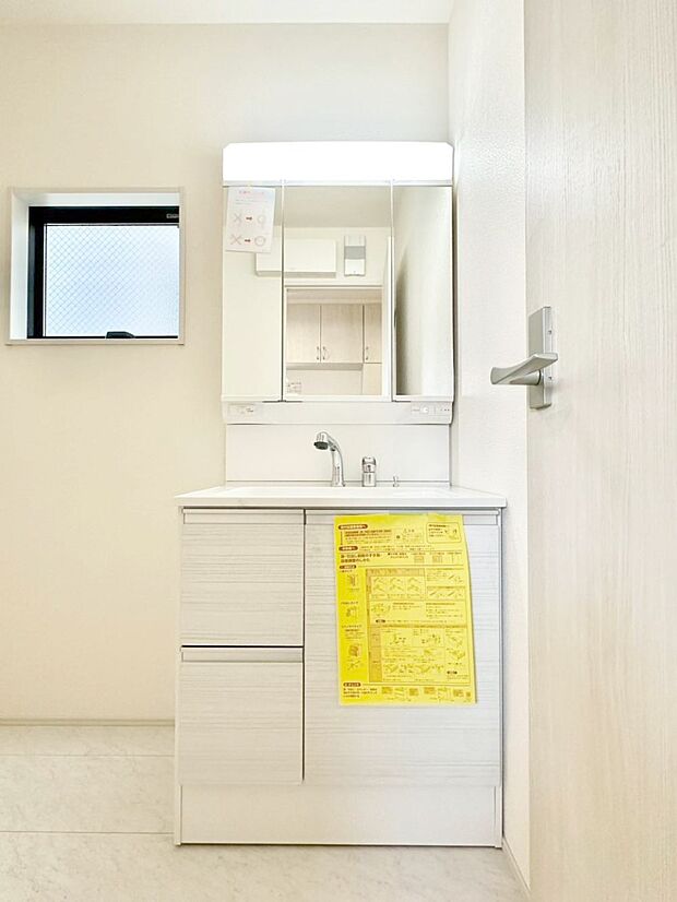 収納力と機能性に優れた洗面化粧台