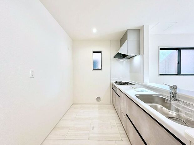 ゆとりあるキッチンではご家族と楽しくお料理ができます。