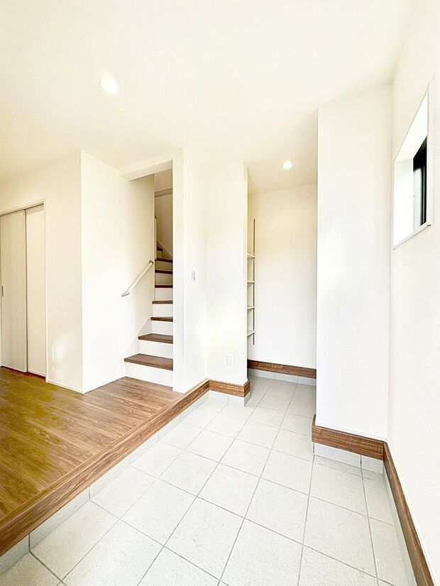 家族の帰宅やお客様をあたたかく迎える玄関  