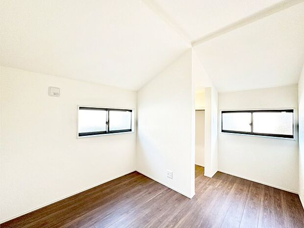 2面採光で気持ちよく自然光が取り入れられるのでお子様のお部屋にもピッタリ