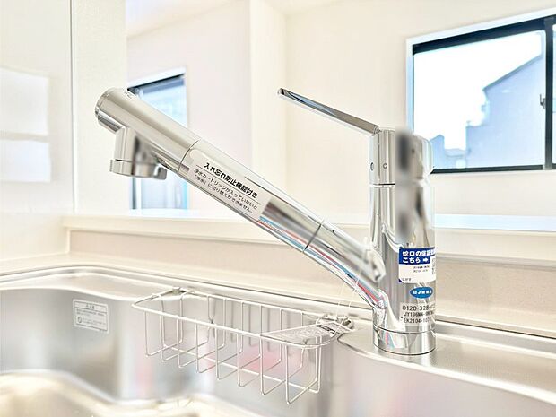 いつでも清潔なおいしいお水を。一つの水栓で水道水と浄水を使い分け。