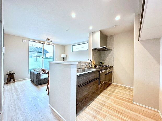 料理をしながらご家族との会話を楽しめる対面カウンターキッチン