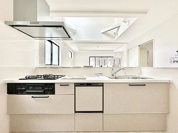 広々とした使い勝手の良いキッチンで日々のお料理も楽しくなりそう