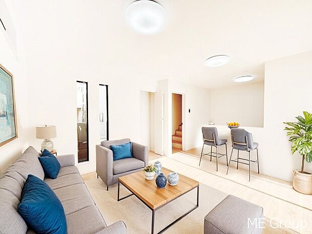 穏やかな陽だまりに包まれる、居心地の良いリビングで家族団らん！　※家具はCGです